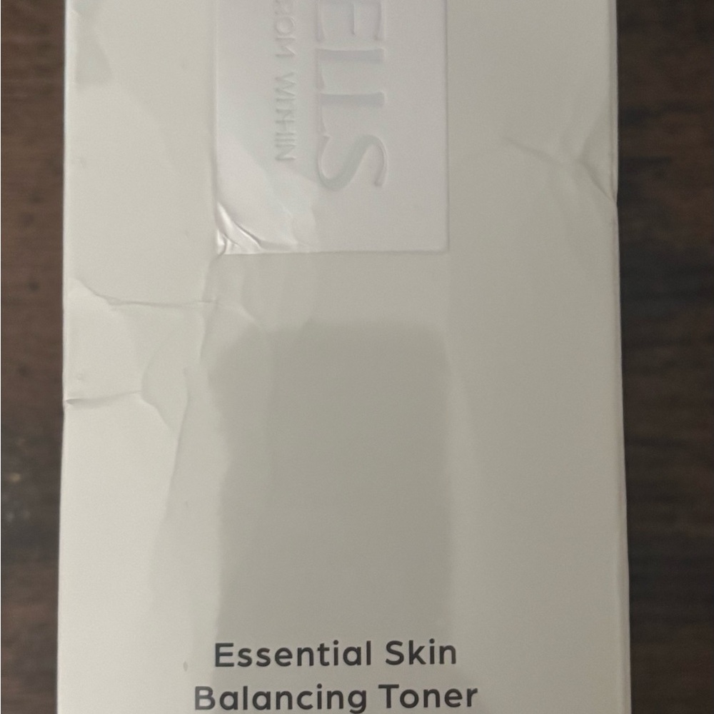 Essential Skin Balancing Toner — White